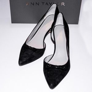 EUC Ann Taylor Black Suede Pumps